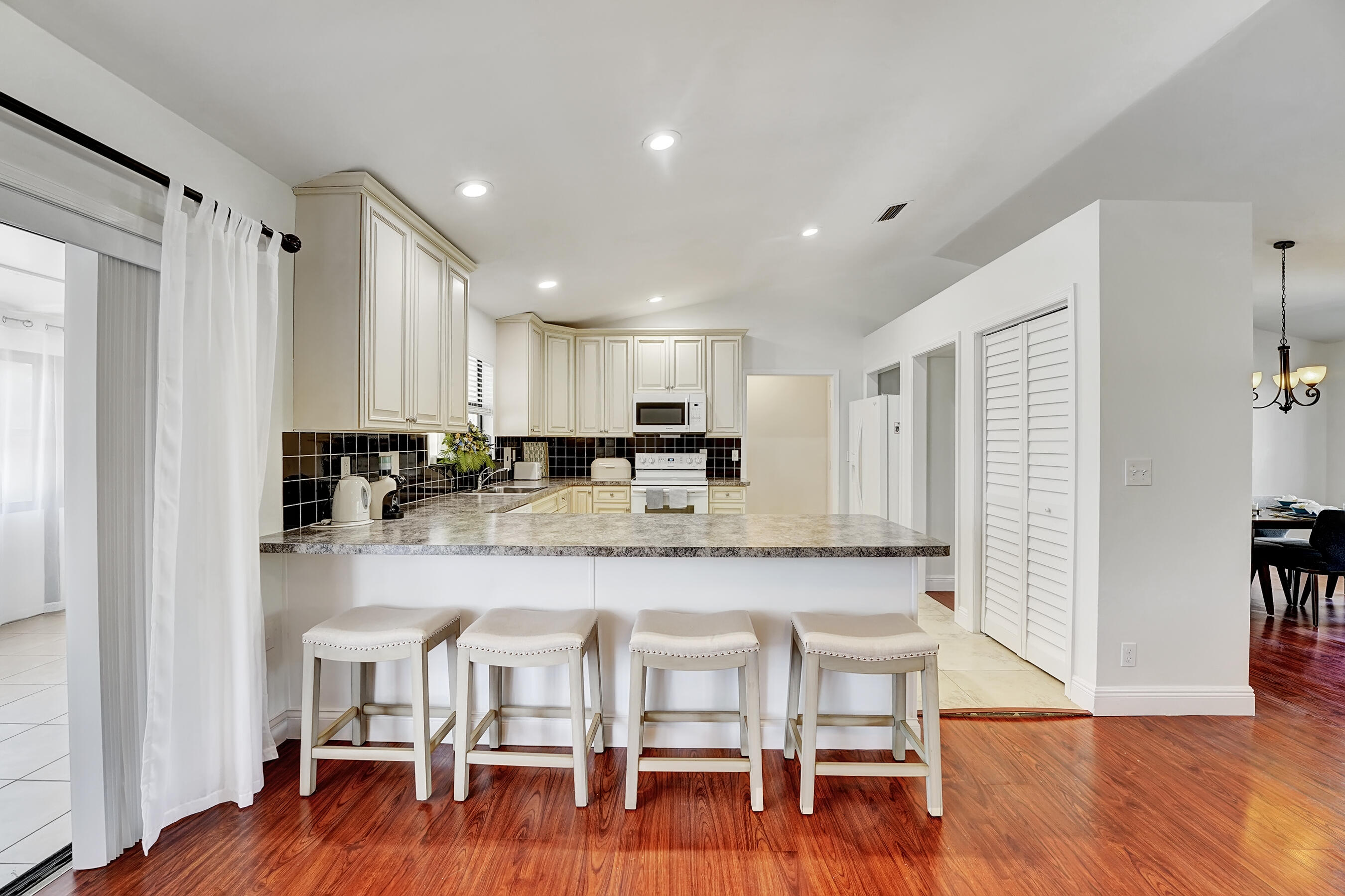 SUGAR POND MANOR OF WELLINGTON - Residential