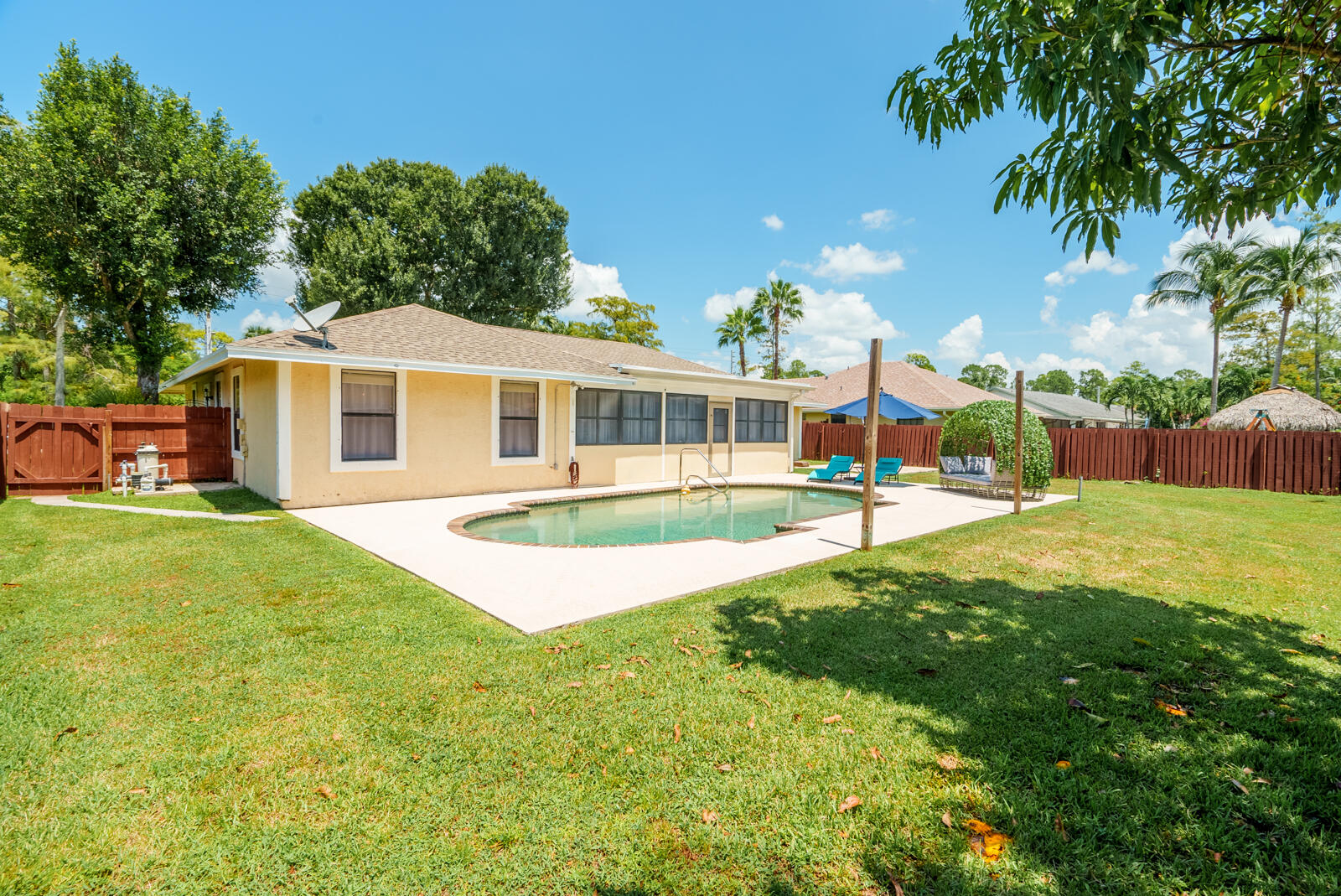 SUGAR POND MANOR OF WELLINGTON - Residential