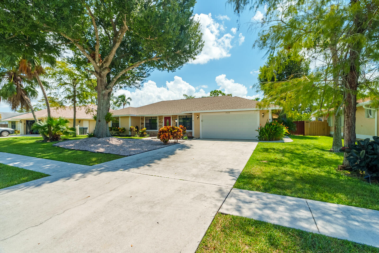 SUGAR POND MANOR OF WELLINGTON - Residential