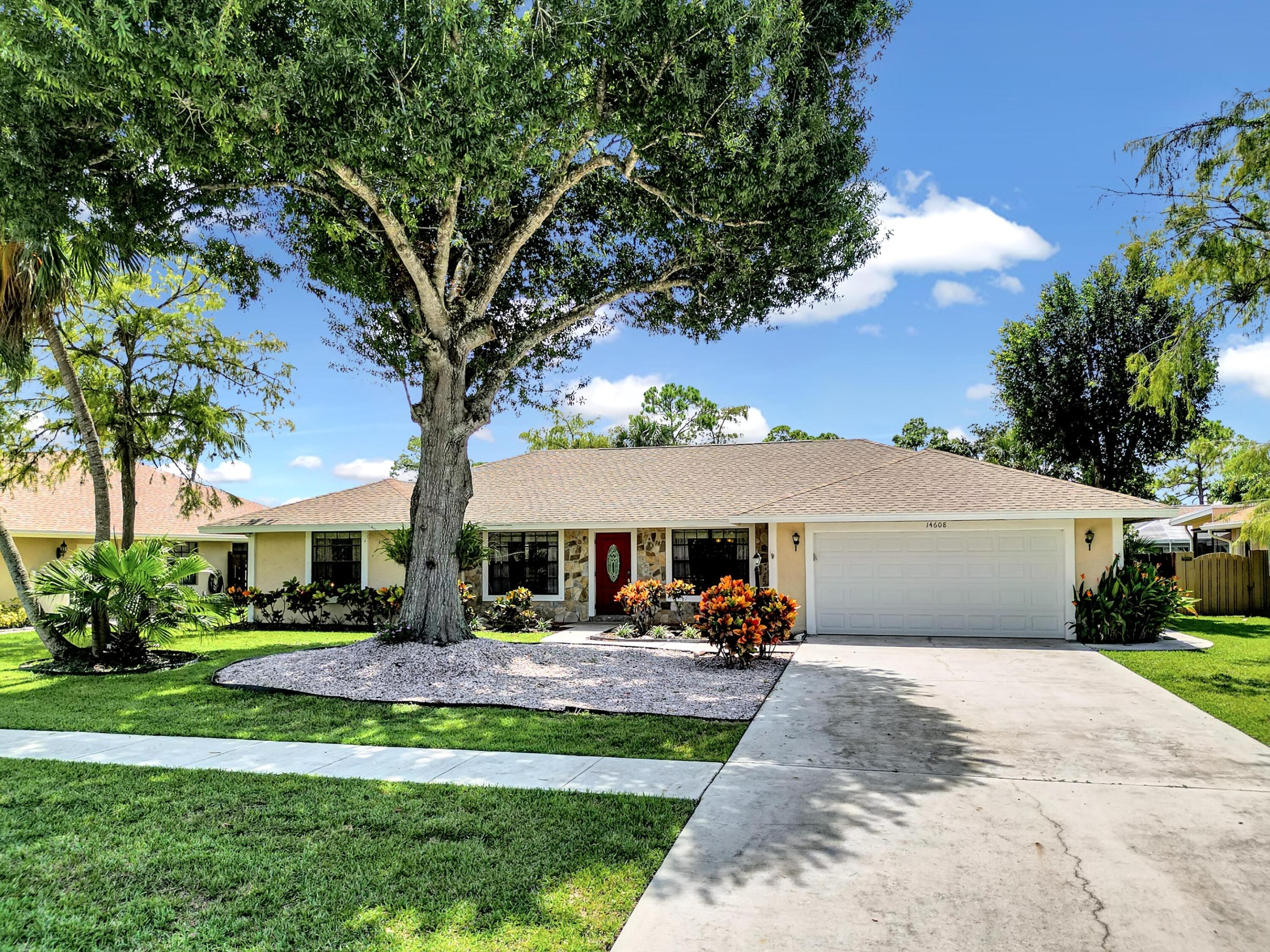 SUGAR POND MANOR OF WELLINGTON - Residential