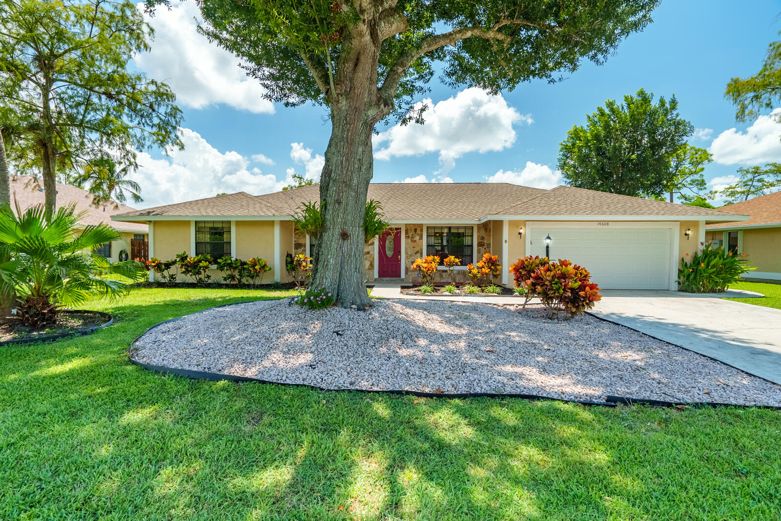 SUGAR POND MANOR OF WELLINGTON - Residential