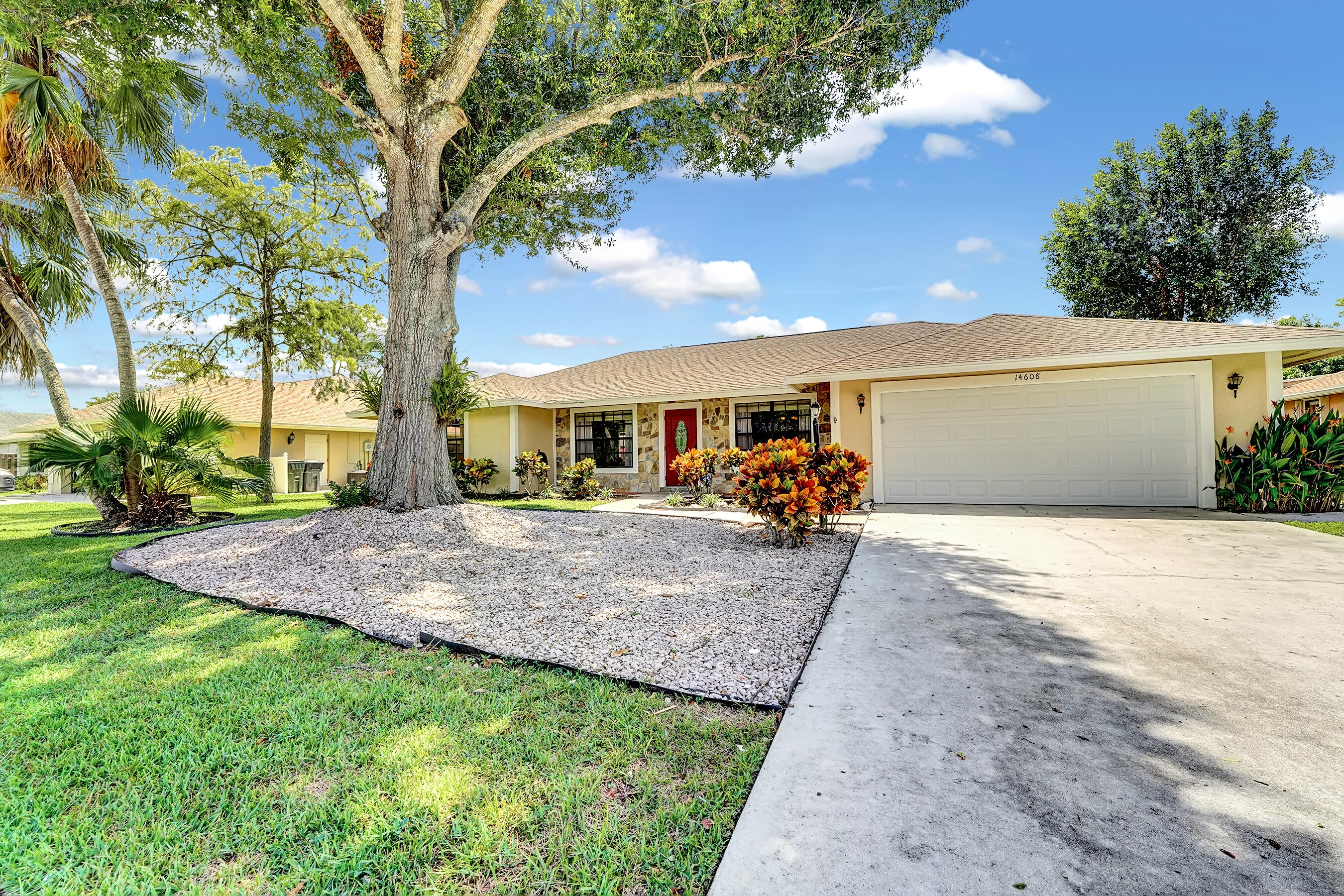 SUGAR POND MANOR OF WELLINGTON - Residential