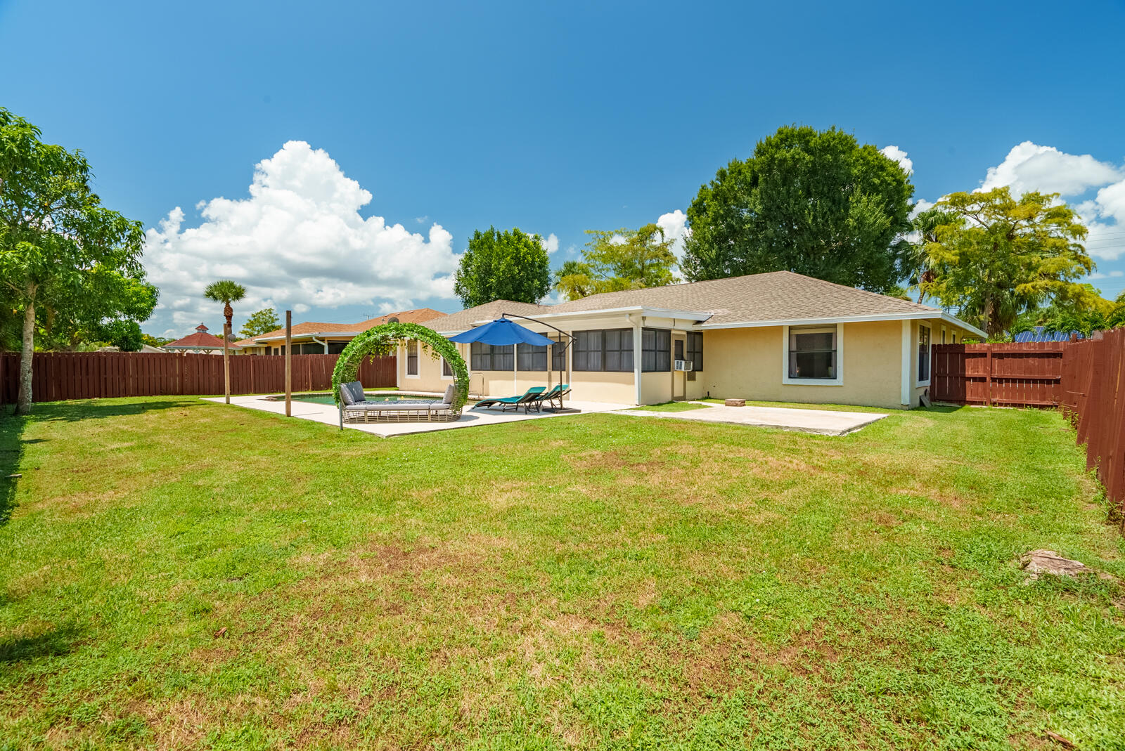 SUGAR POND MANOR OF WELLINGTON - Residential