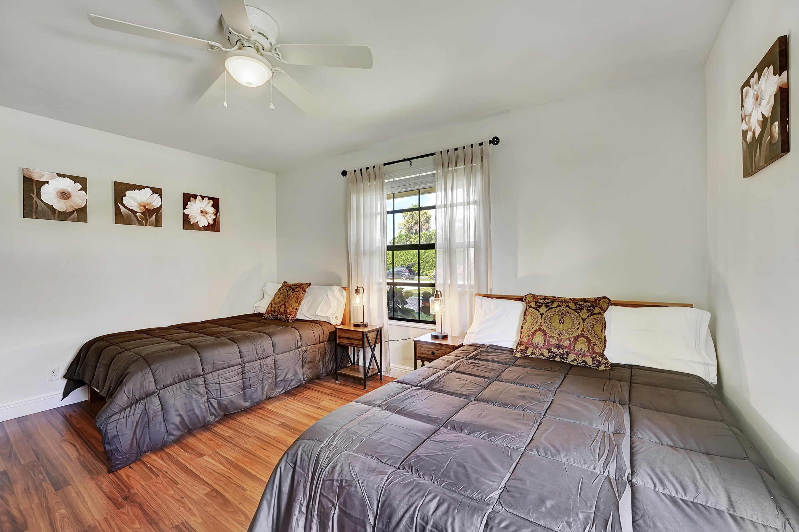 SUGAR POND MANOR OF WELLINGTON - Residential