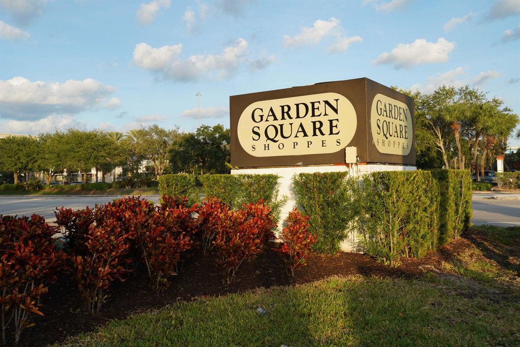 Photo of 2427 24th Lane, Palm Beach Gardens, FL 33418 (MLS # R11147436)