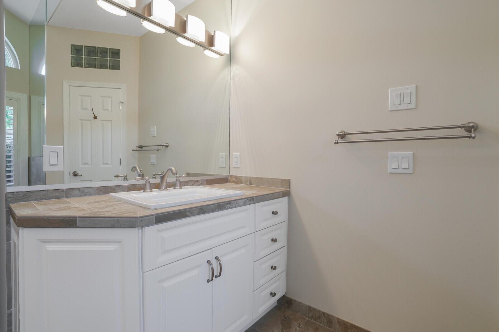 MARINA BAY - Residential Lease