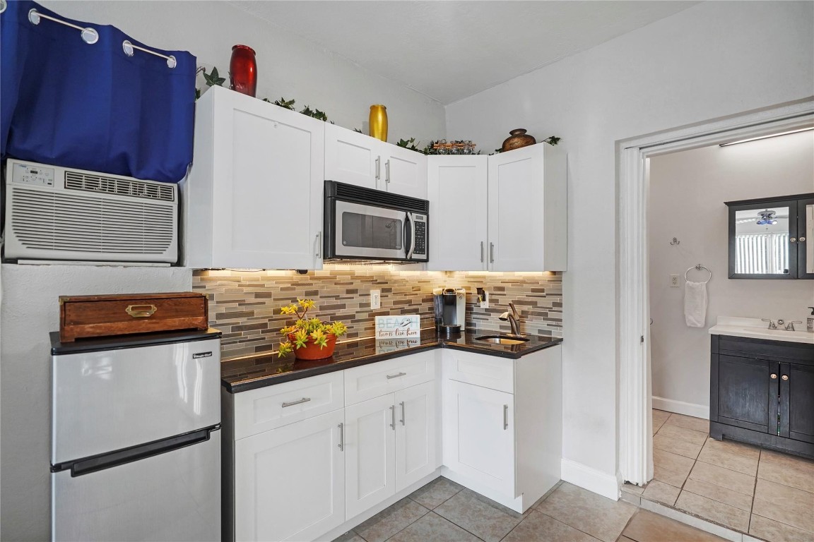 Flora Gardens 32-15 B - Residential