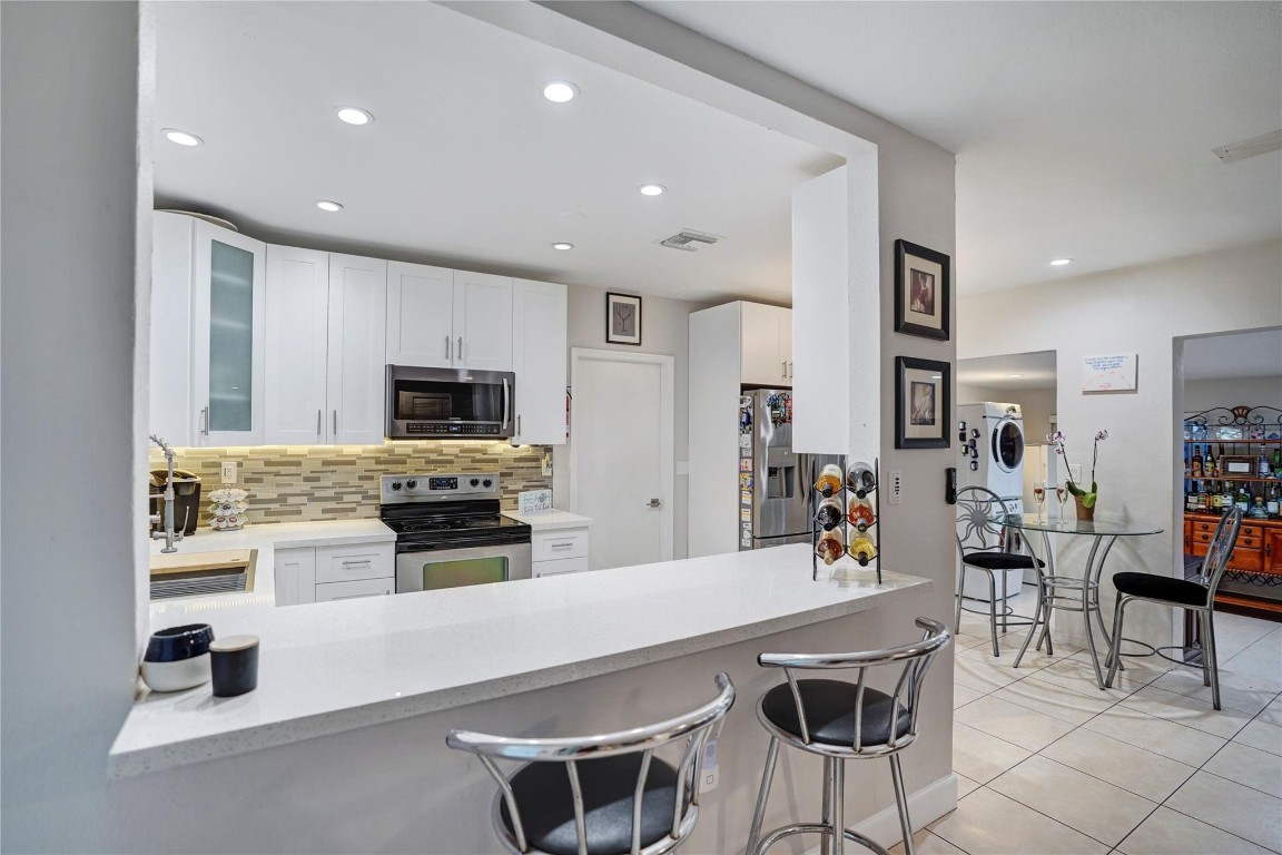 Flora Gardens 32-15 B - Residential