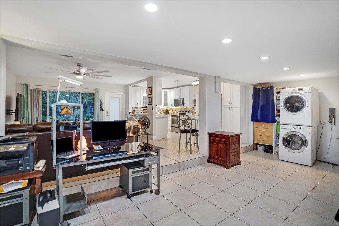 Flora Gardens 32-15 B - Residential