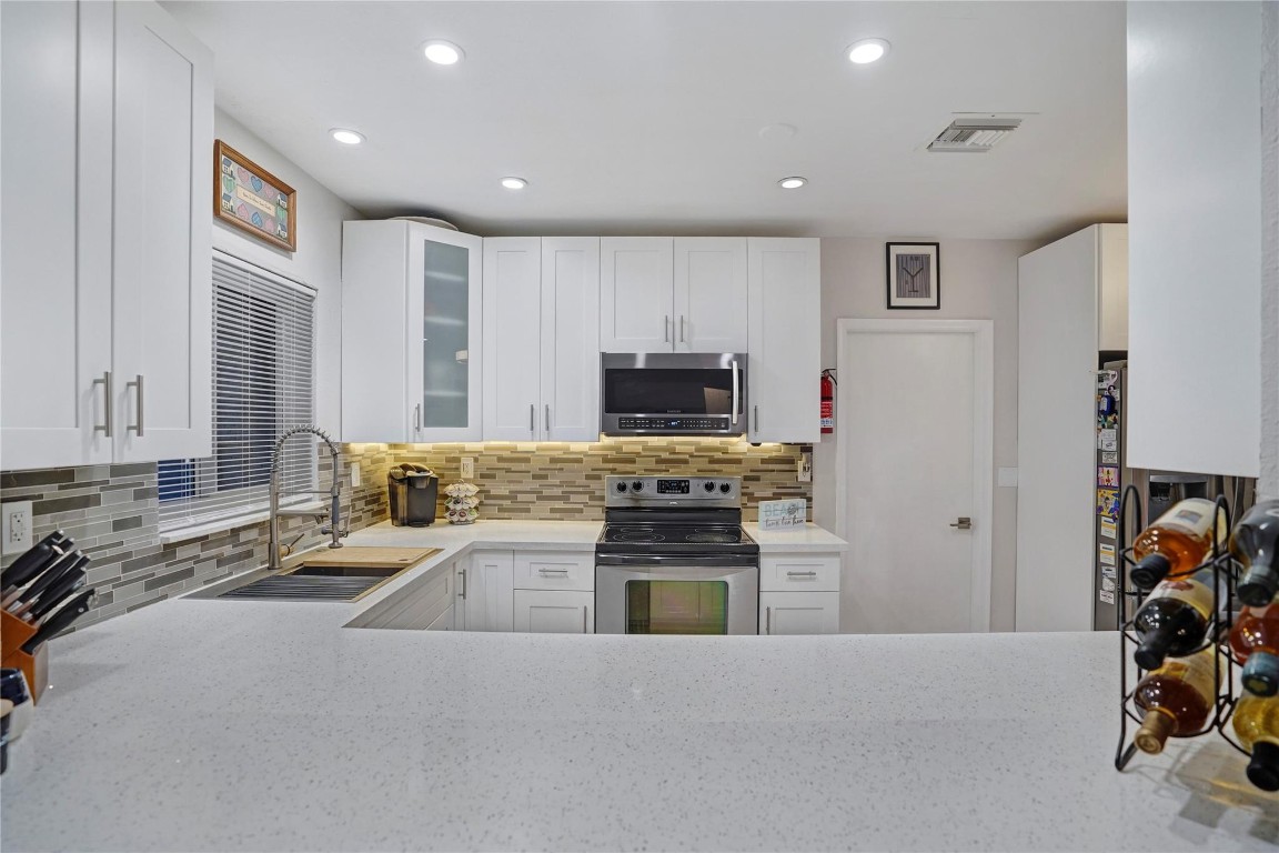 Flora Gardens 32-15 B - Residential