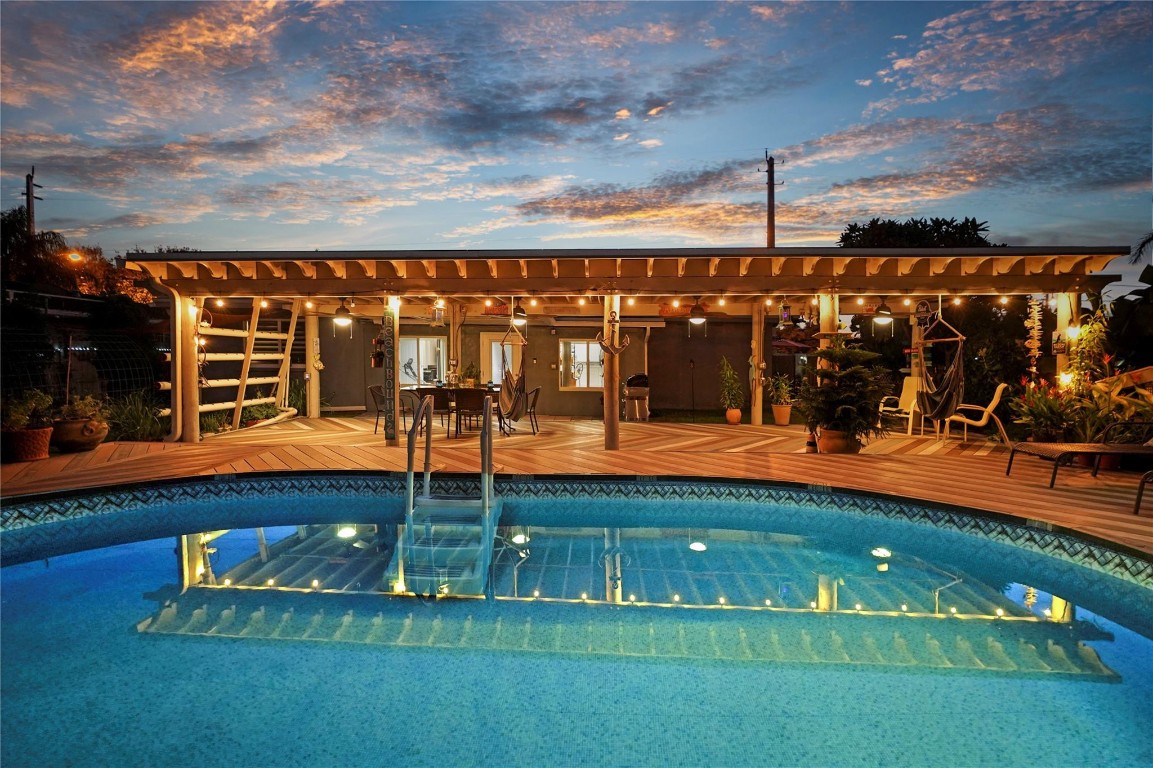 Flora Gardens 32-15 B - Residential