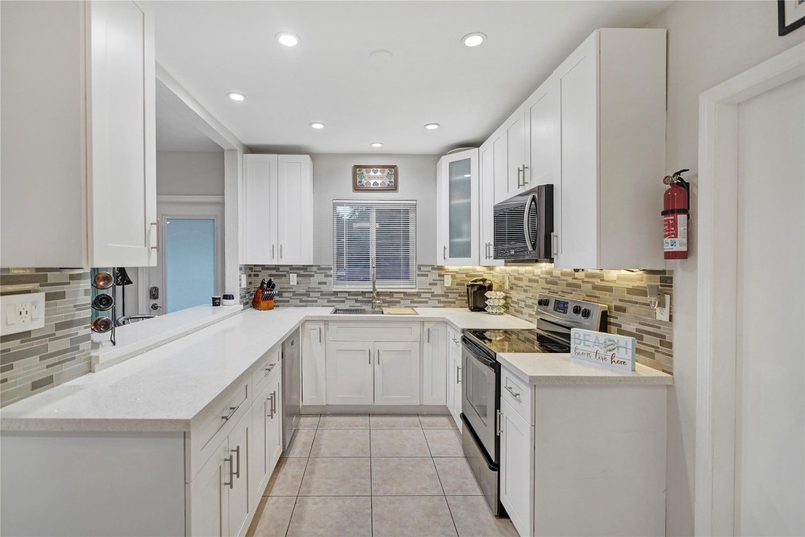 Flora Gardens 32-15 B - Residential