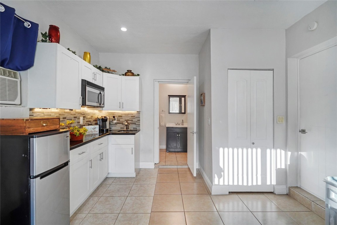 Flora Gardens 32-15 B - Residential