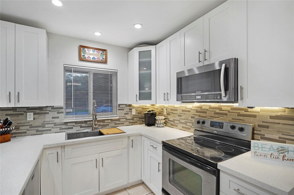 Flora Gardens 32-15 B - Residential