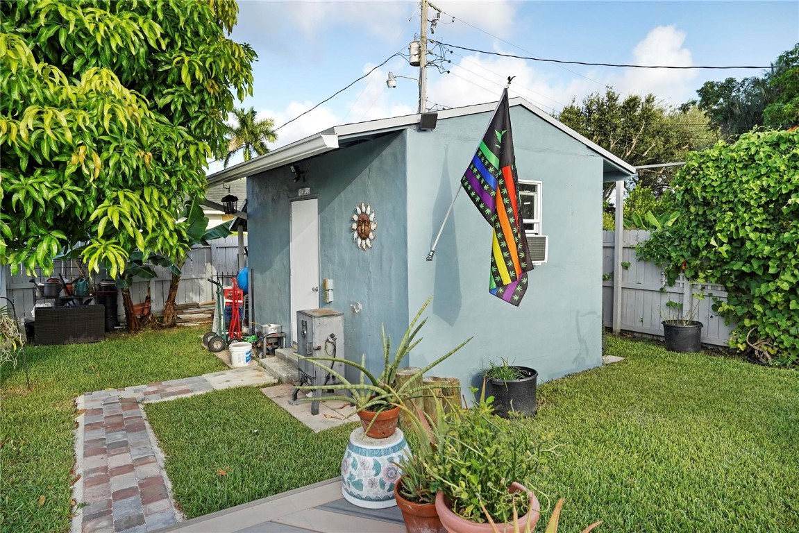 Flora Gardens 32-15 B - Residential