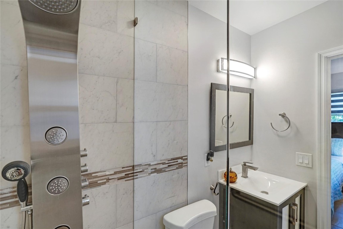 Flora Gardens 32-15 B - Residential