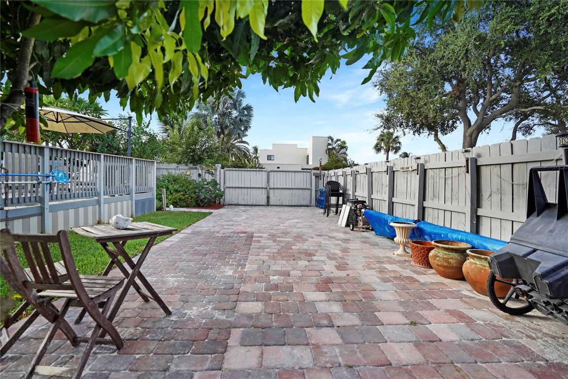 Flora Gardens 32-15 B - Residential