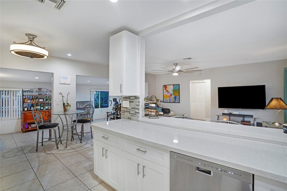 Flora Gardens 32-15 B - Residential