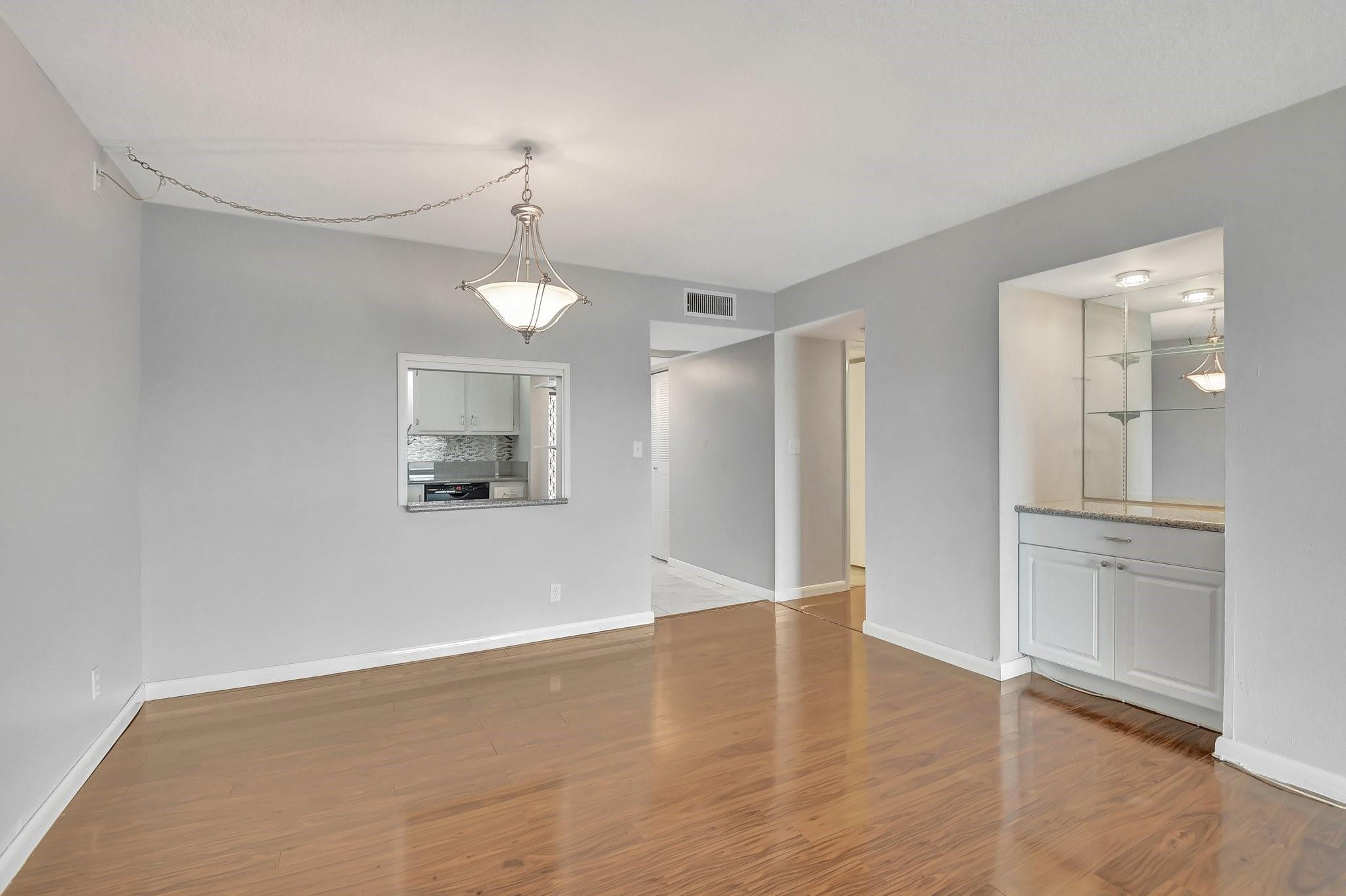 9300 SW 8th Street 303, Boca Raton, FL, 33428/$175,000 3 9300 SW 8th Street 303