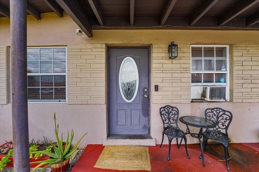 Photo of 146 SE 8th Avenue, Boynton Beach, FL 33435 (MLS # R10961171)