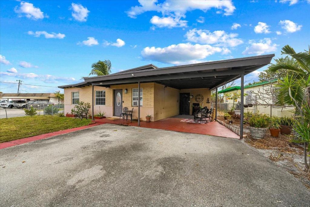 Photo of 146 SE 8th Avenue, Boynton Beach, FL 33435 (MLS # R10961171)