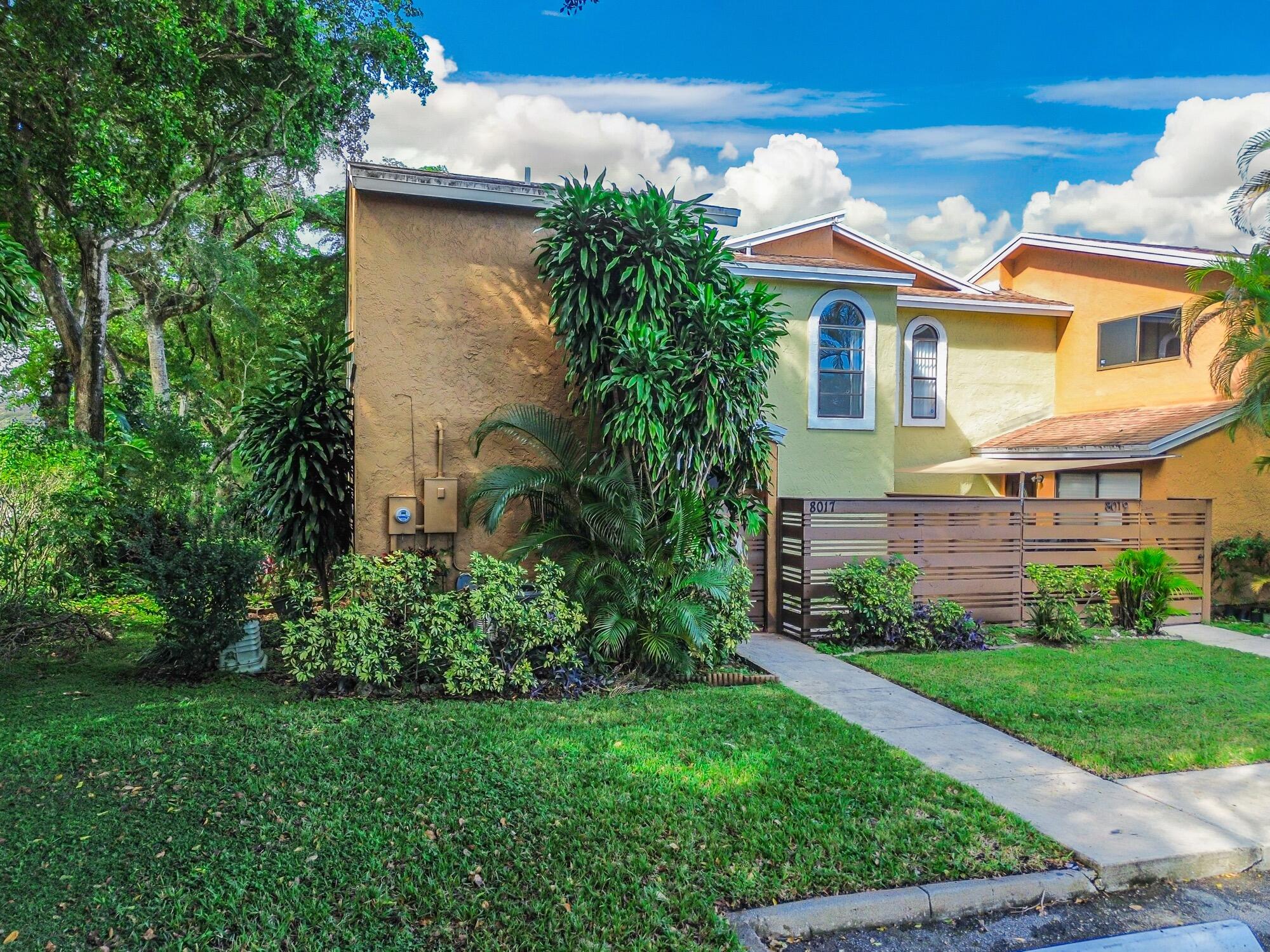 PINEAPPLE PARK - Residential