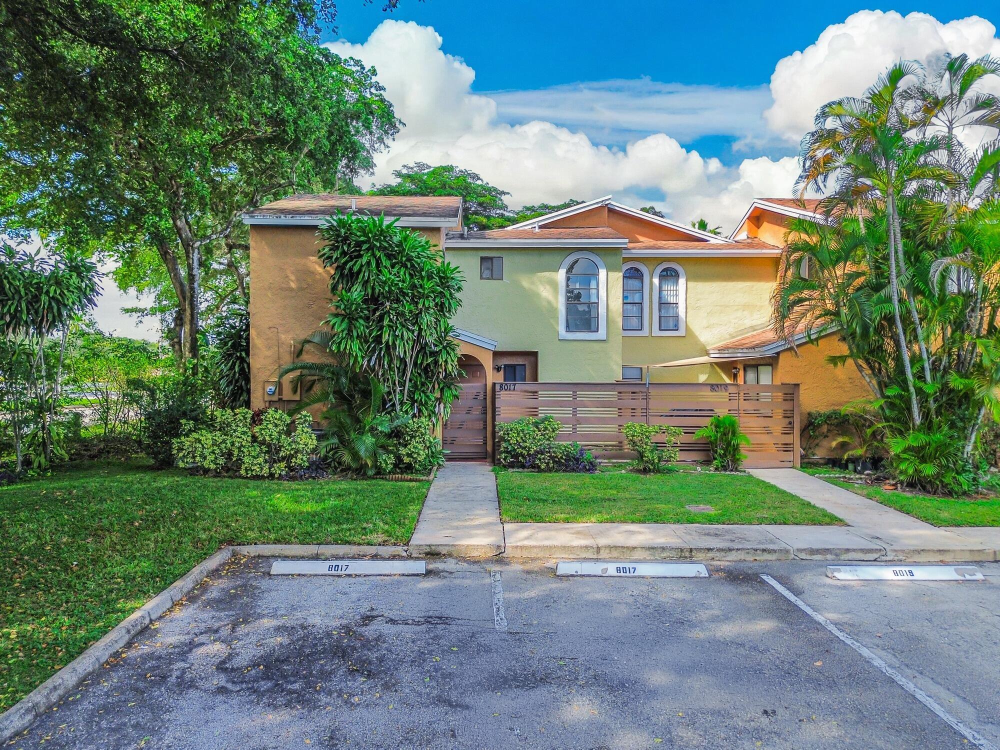 PINEAPPLE PARK - Residential