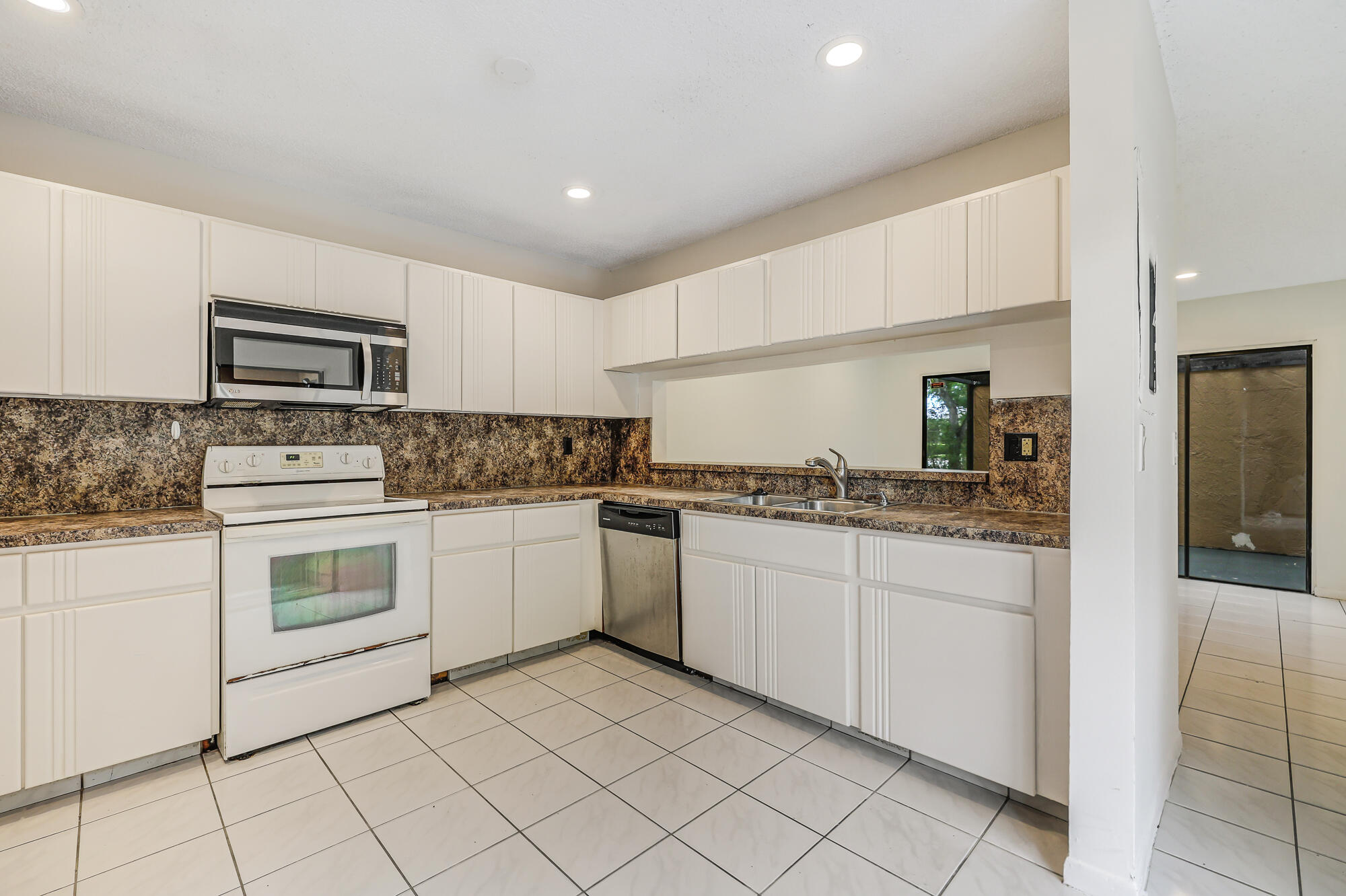 PINEAPPLE PARK - Residential