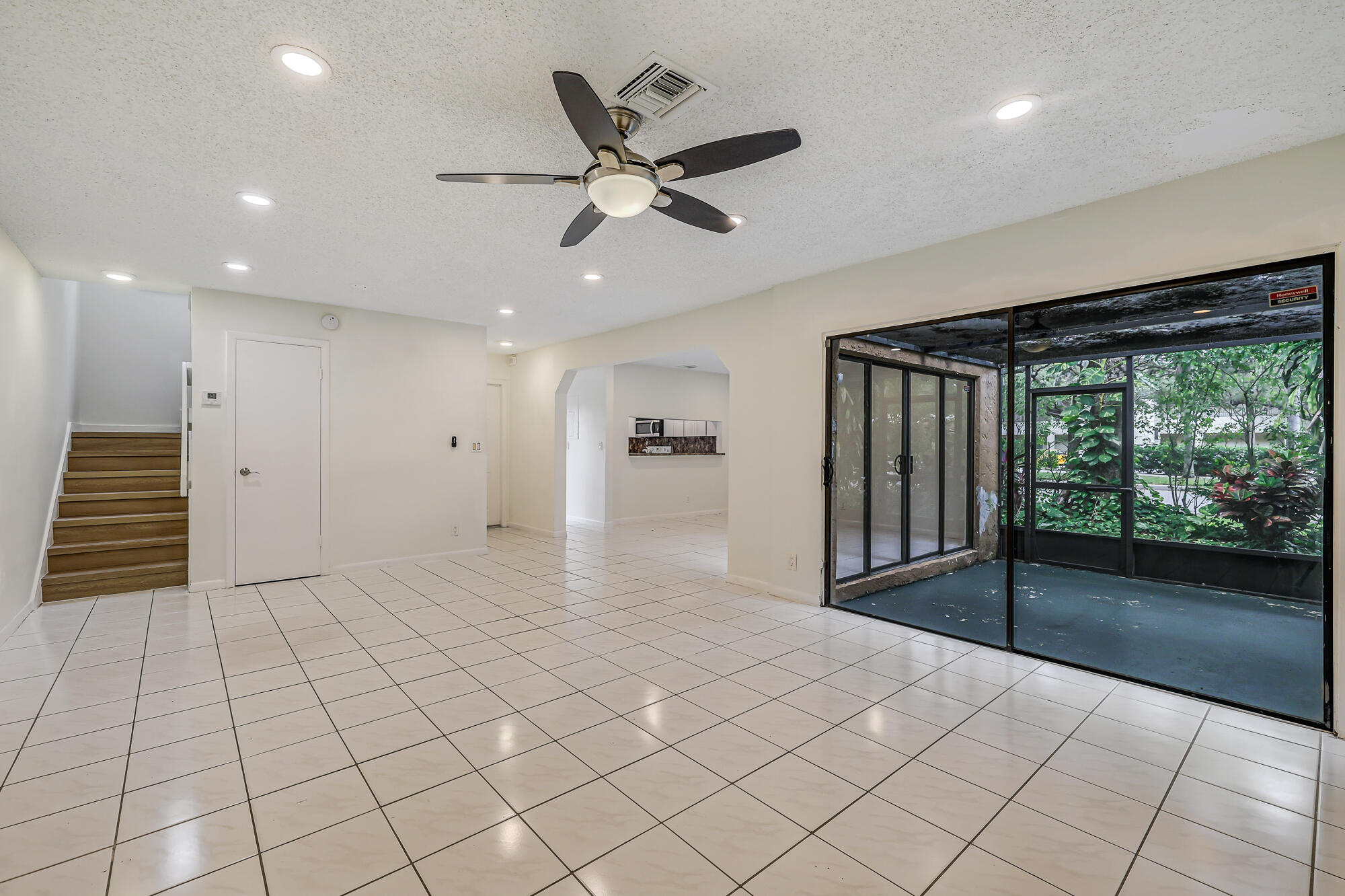 PINEAPPLE PARK - Residential