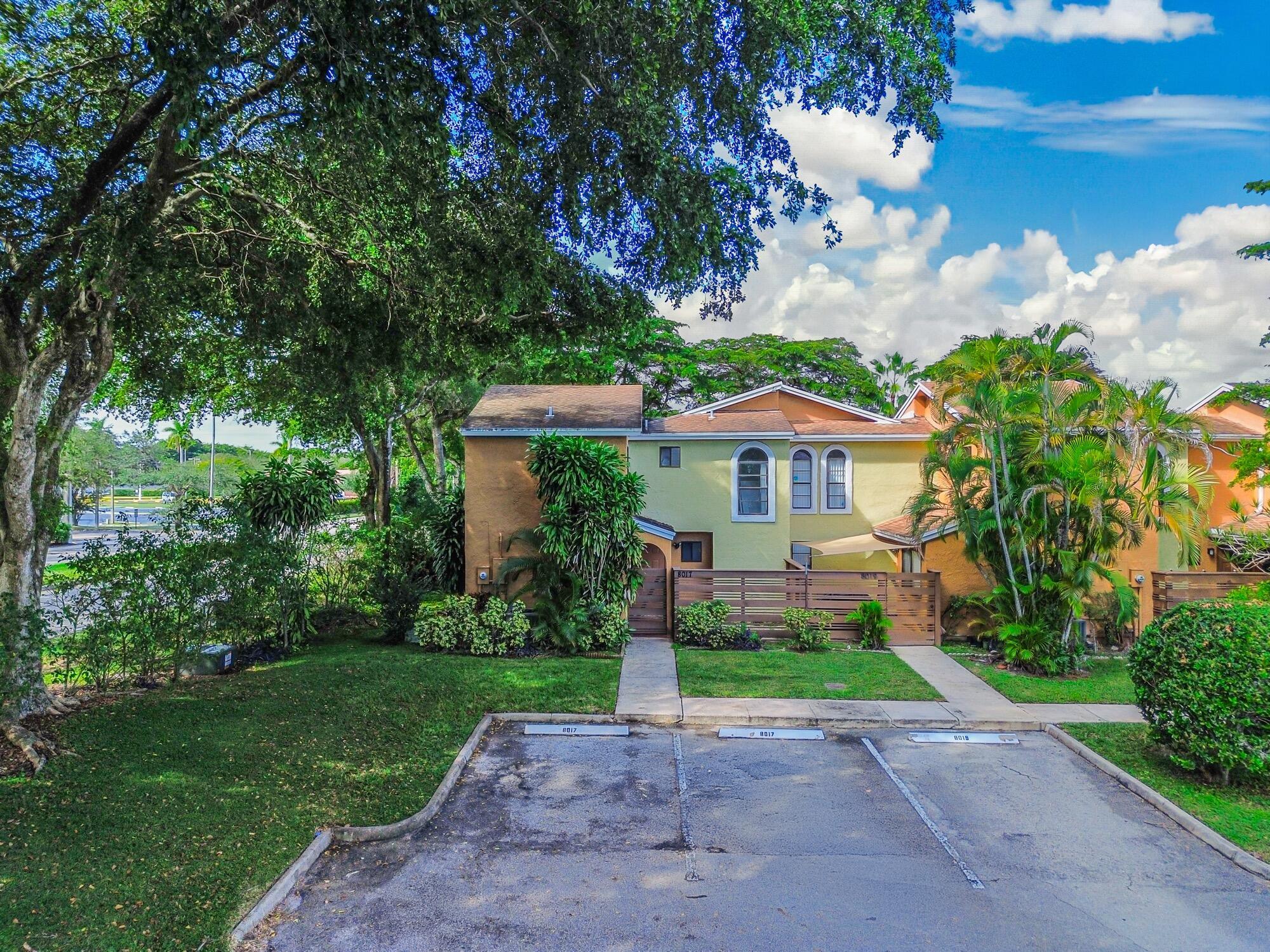 PINEAPPLE PARK - Residential