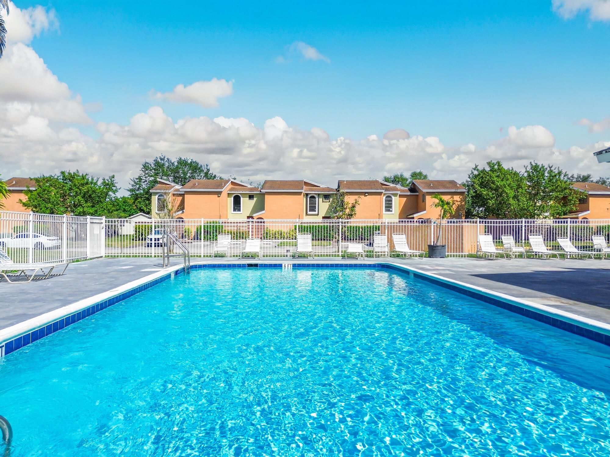 PINEAPPLE PARK - Residential