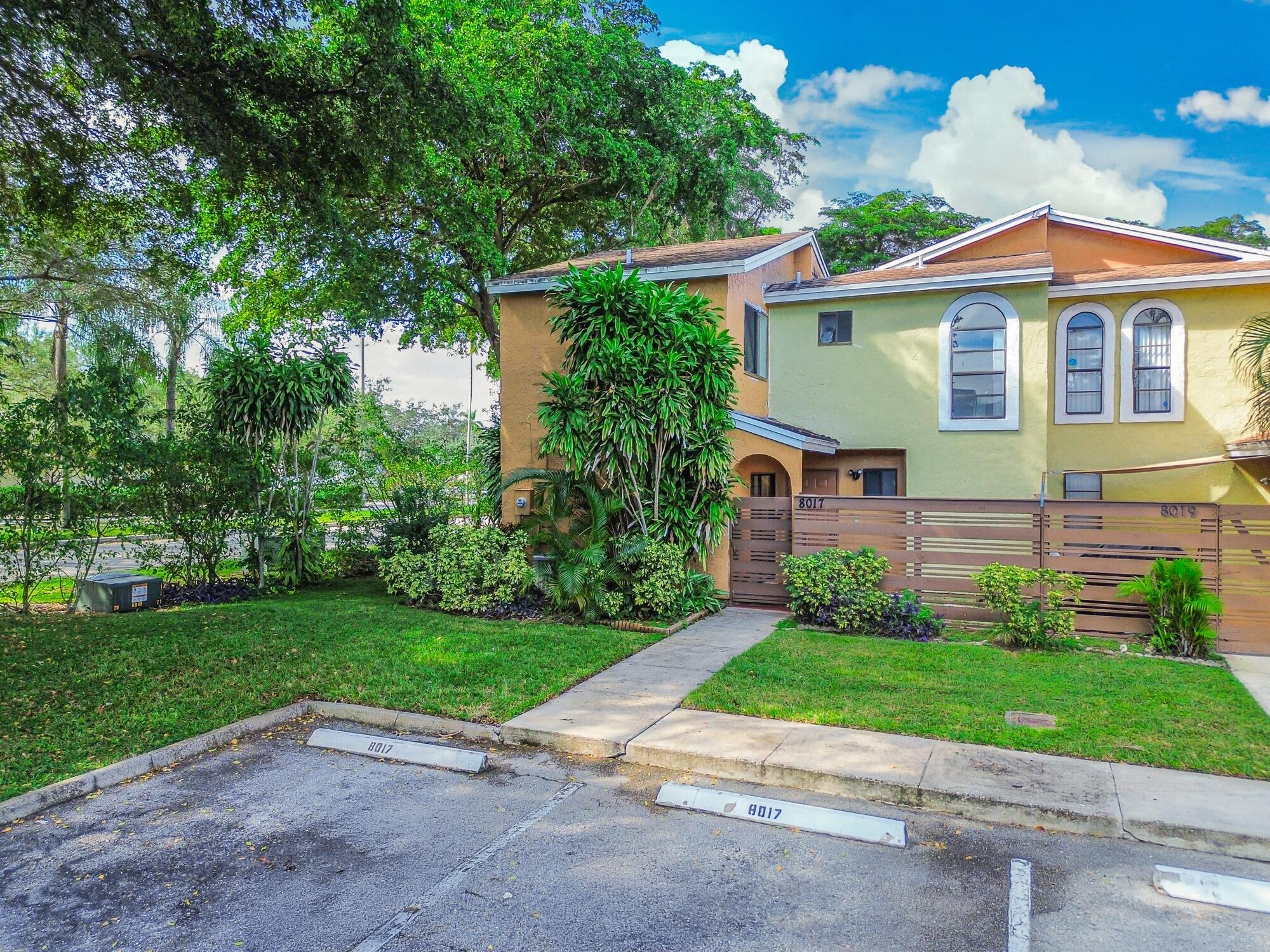 PINEAPPLE PARK - Residential