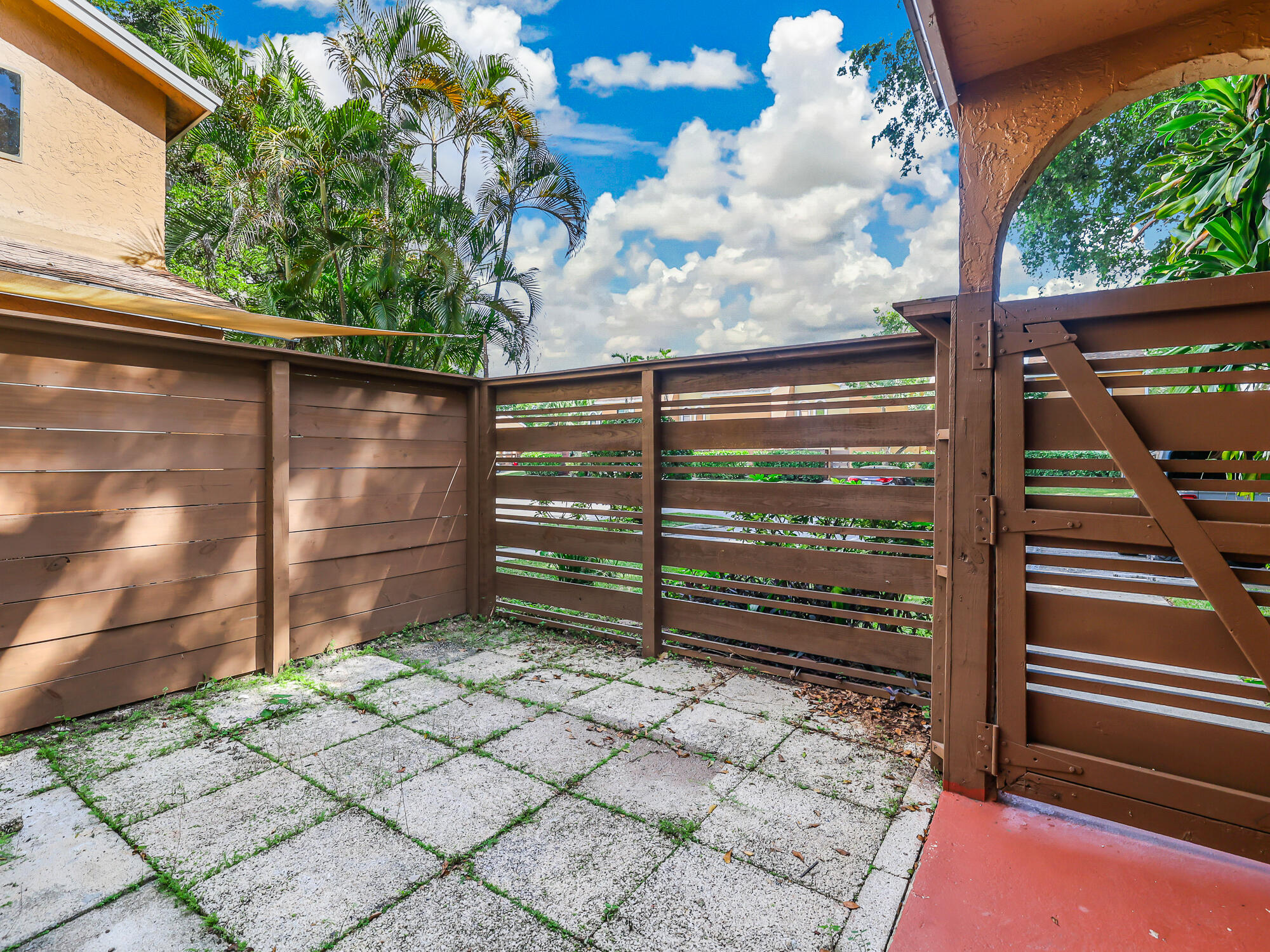 PINEAPPLE PARK - Residential