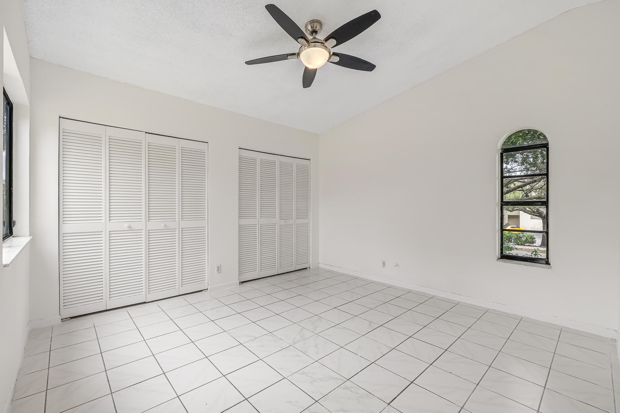 PINEAPPLE PARK - Residential