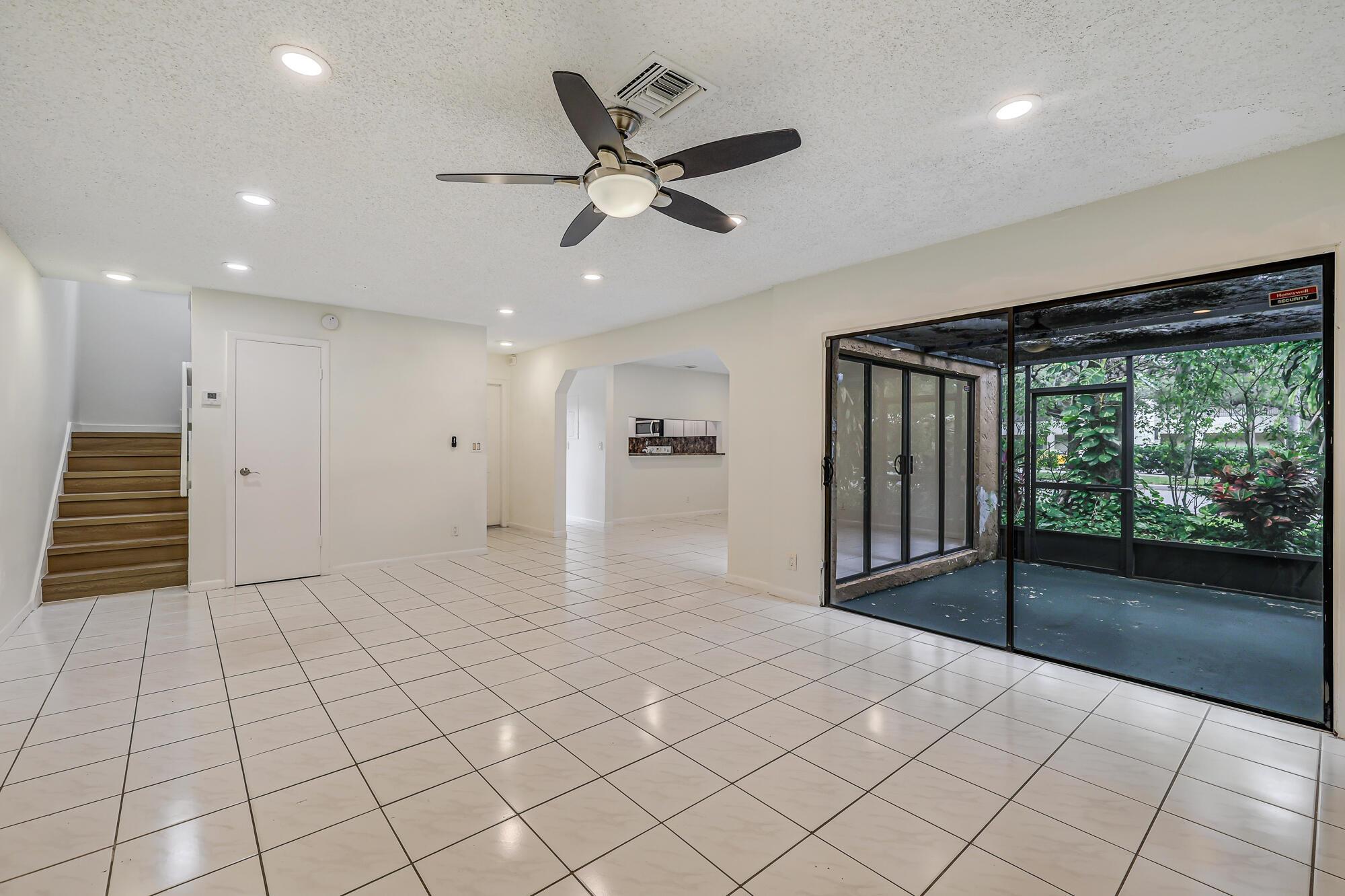 PINEAPPLE PARK - Residential