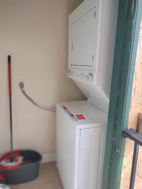 Lakes Of Jacaranda Condo - Residential Lease