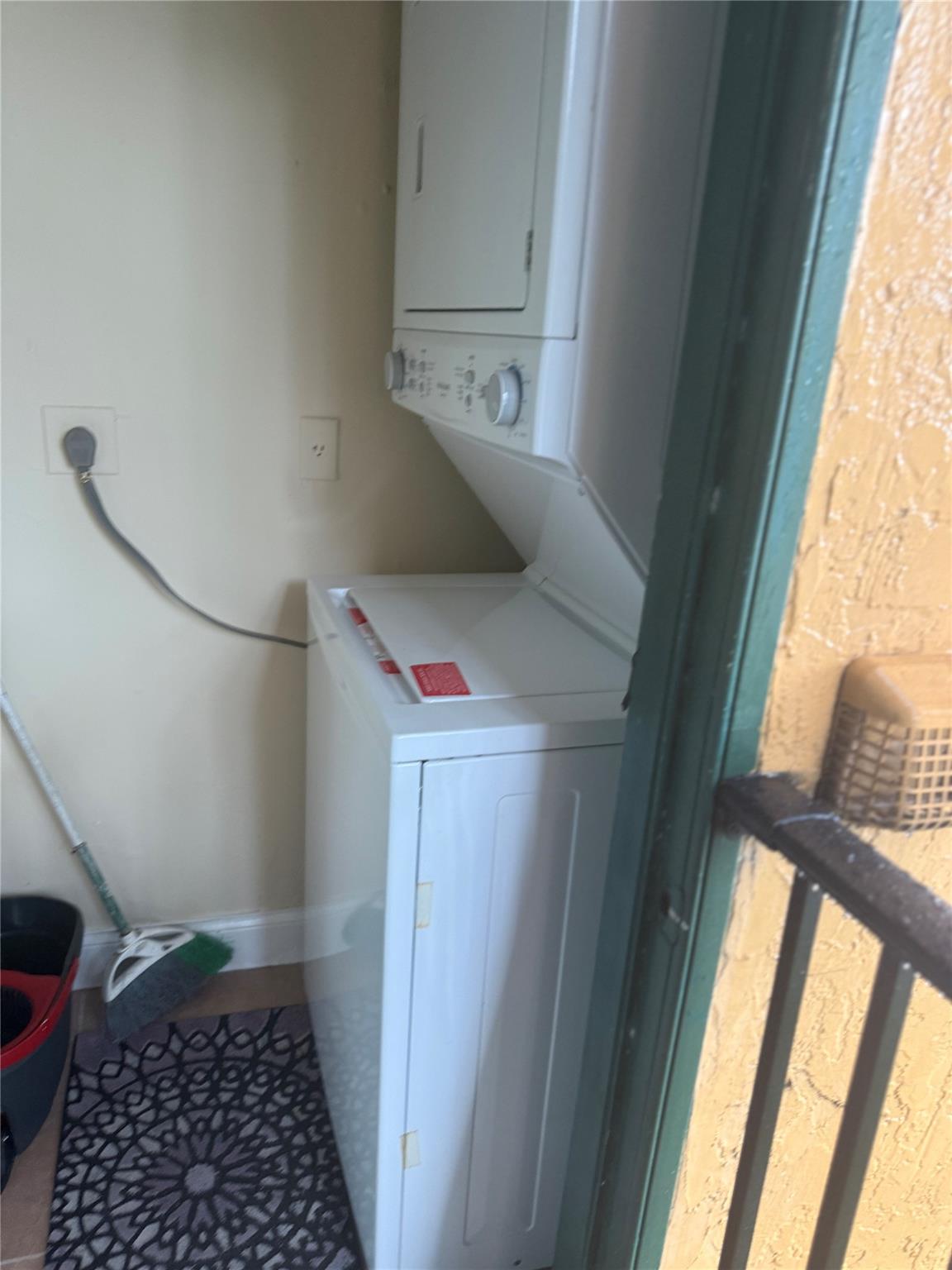 Lakes Of Jacaranda Condo - Residential Lease