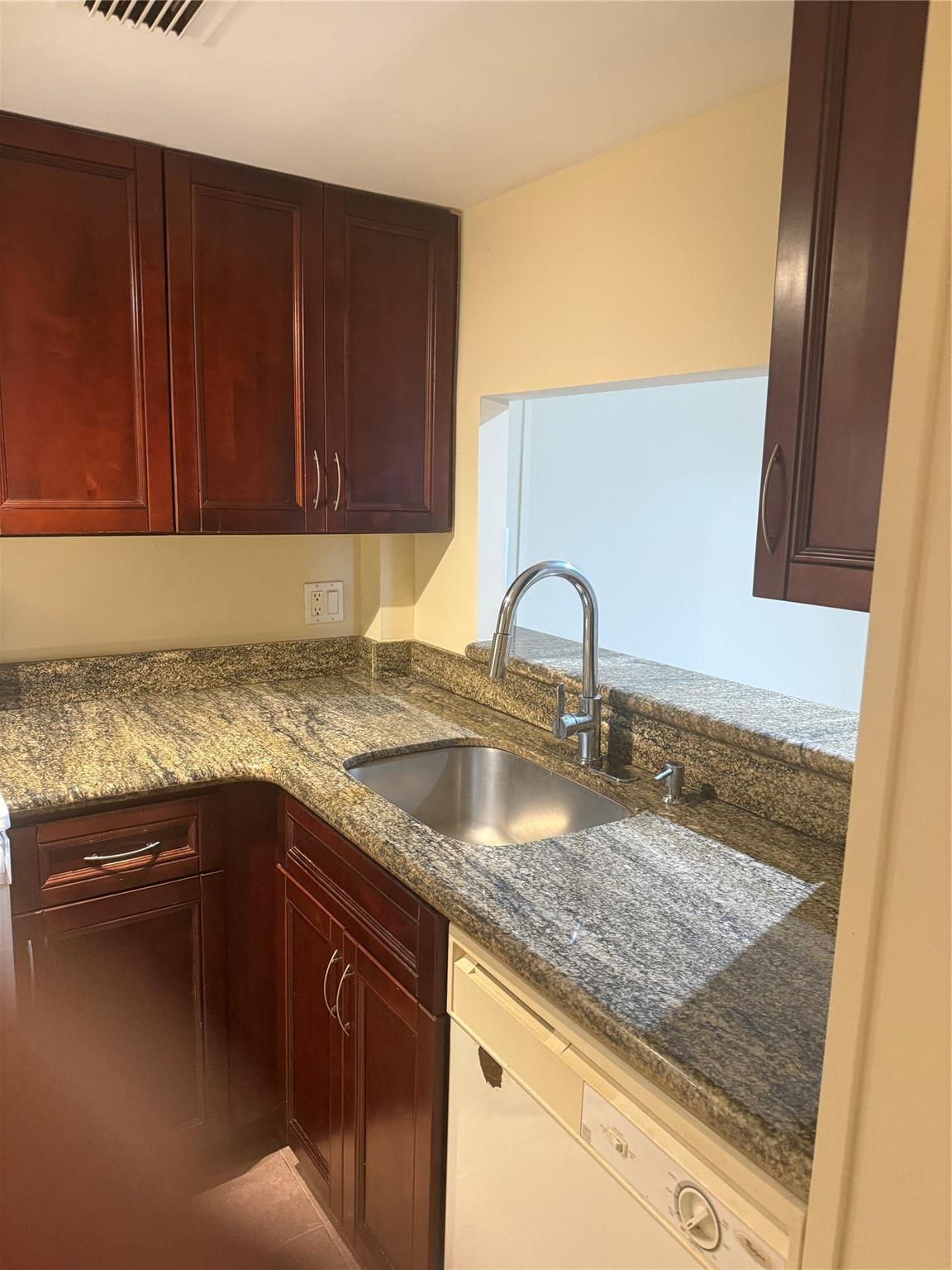 Lakes Of Jacaranda Condo - Residential Lease