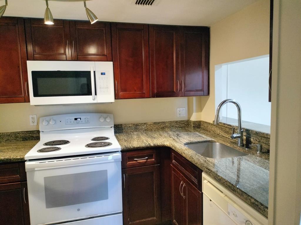 Lakes Of Jacaranda Condo - Residential Lease
