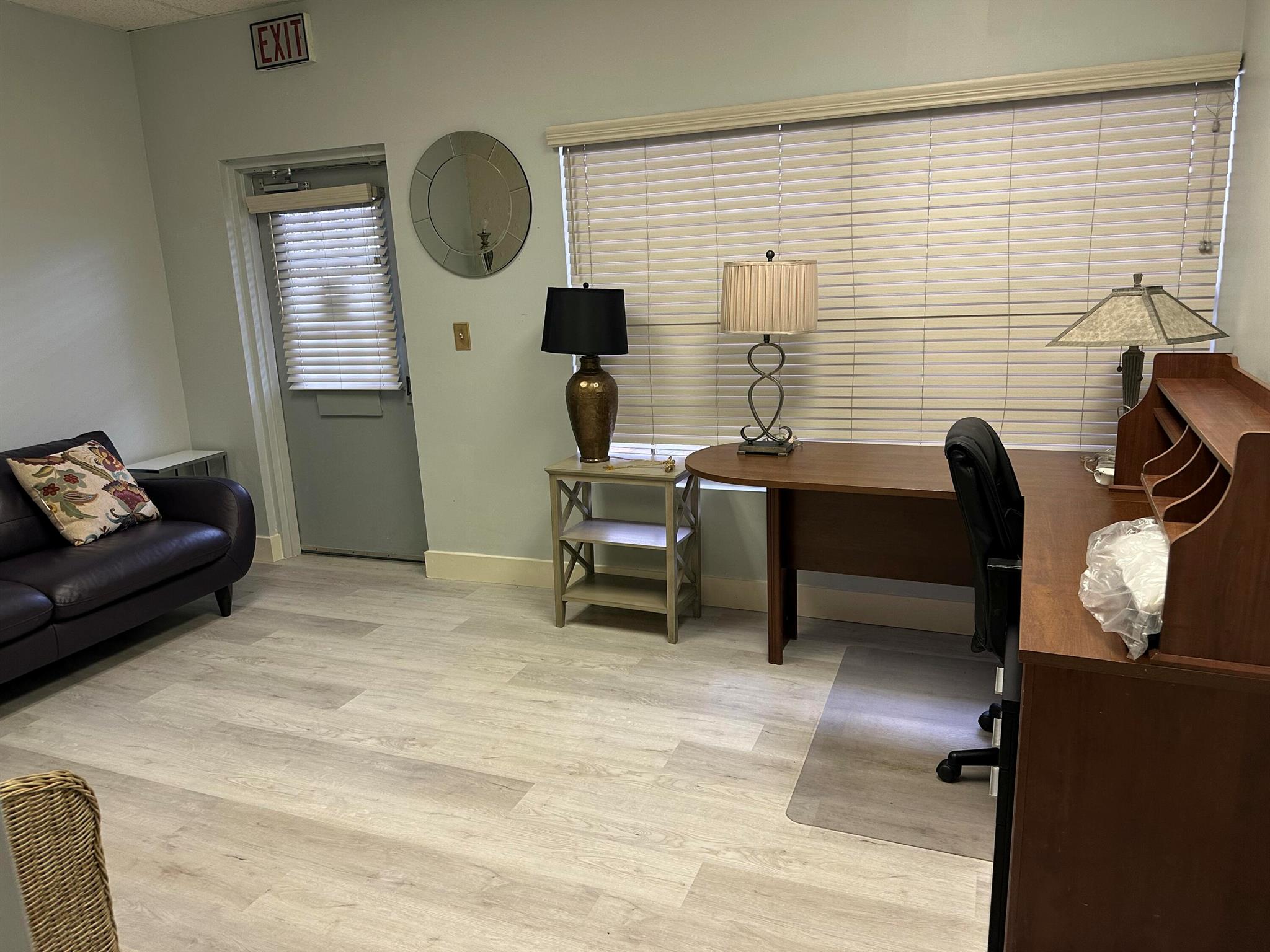 EXECUTIVE SQUARE PLAZA CO - Commercial Lease