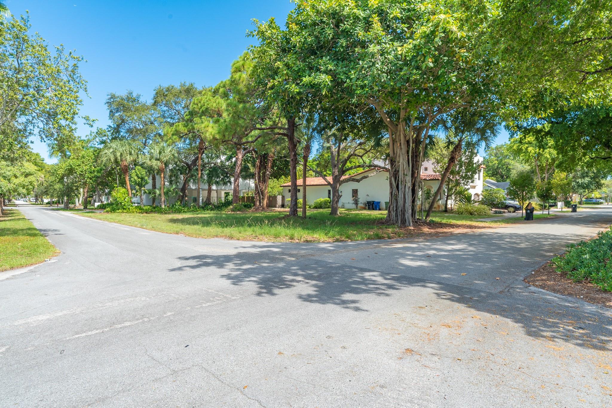 The List Price of $265,980.00 is the BCPA Just Market Value and is for reference purposes only. The final bid price for the Property shall be determined by competitive bidding at the Auction and is subject to the approval of the Estate’s Personal Representative. The Property is sold "As-Is, Where-Is" with no representations, warranties or guarantees of any kind, whether stated or implied. Buyers must conduct their own due diligence. The Live Auction Event will take place at 11:00 AM ET on Friday, October 17th, 2025, at the Renaissance Fort Lauderdale Marina Hotel. There will be a 6% Buyer’s Premium added to the final bid.
Fisher Auction Company is pleased to present a Large 8,866± Lot SF zoned Residential Office. Located adjacent to Broward Health Medical Center Parking Garage.