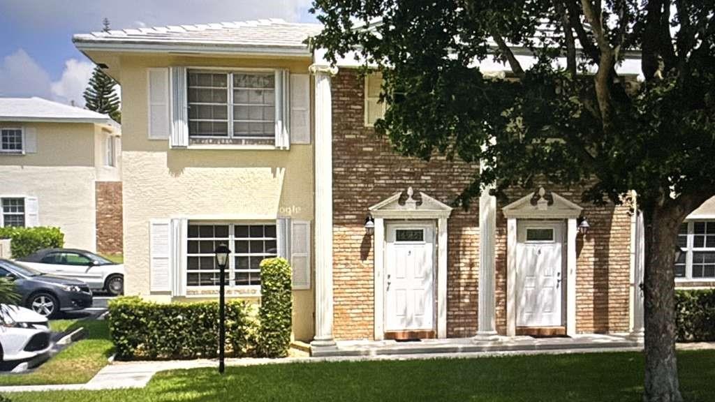 GREAT FURNISHED 2-BEDROOM AND 2.5 BATHROOM TOWNHOME IN BOCA RATON. GREAT SCHOOLS, CLOSE TO FAU, I-95, BOCA MALL, DOWNTOWN MIZNER, AND THE BEACH. SHOW AND SEND YOUR OFFER NOW!