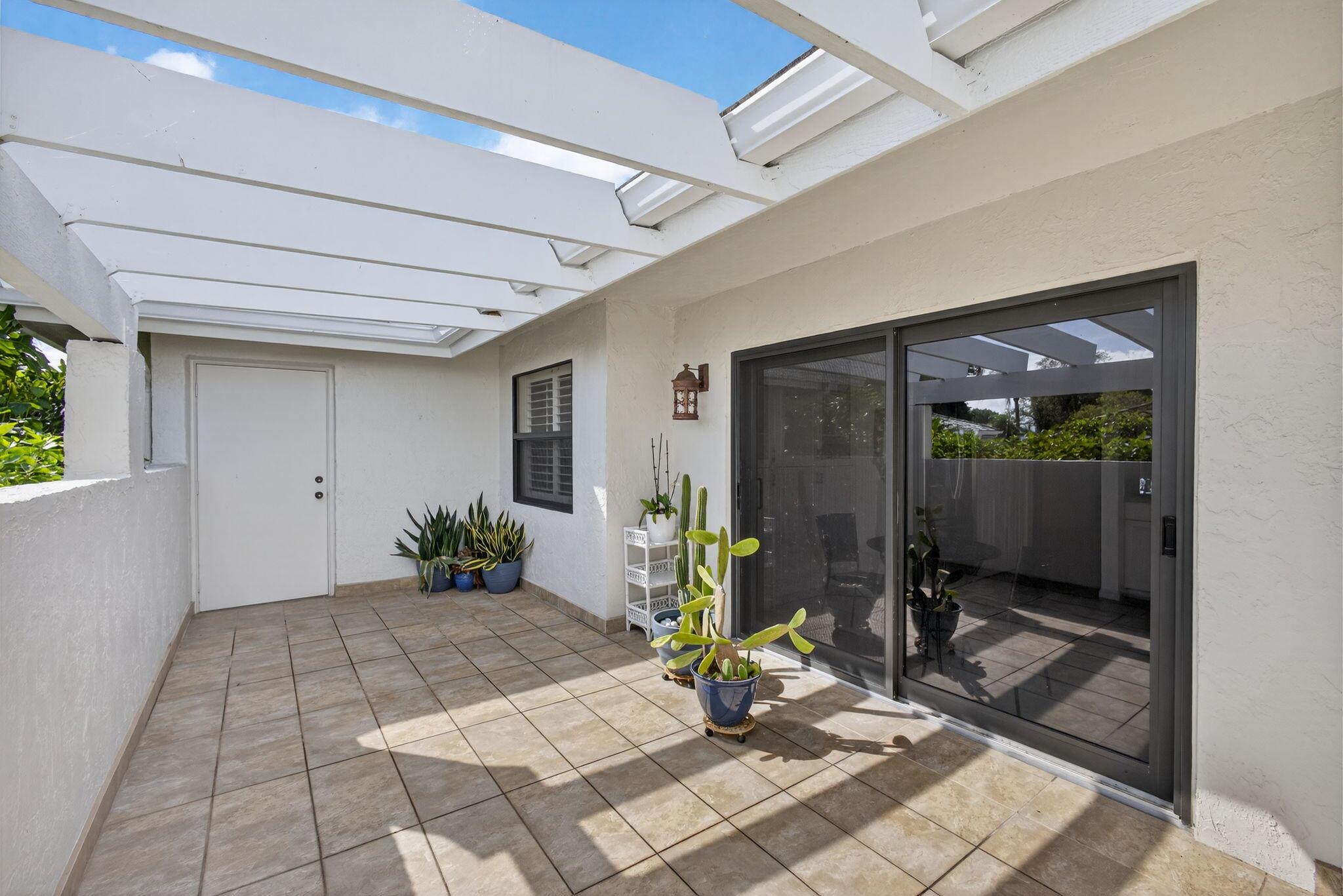 WINDWARD AT JONATHANS LAN - Residential