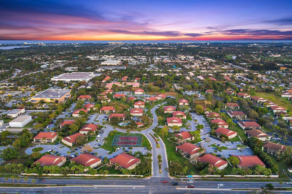 Photo of 6531 Chasewood Drive #H, Jupiter, FL 33458 (MLS # B26055384)