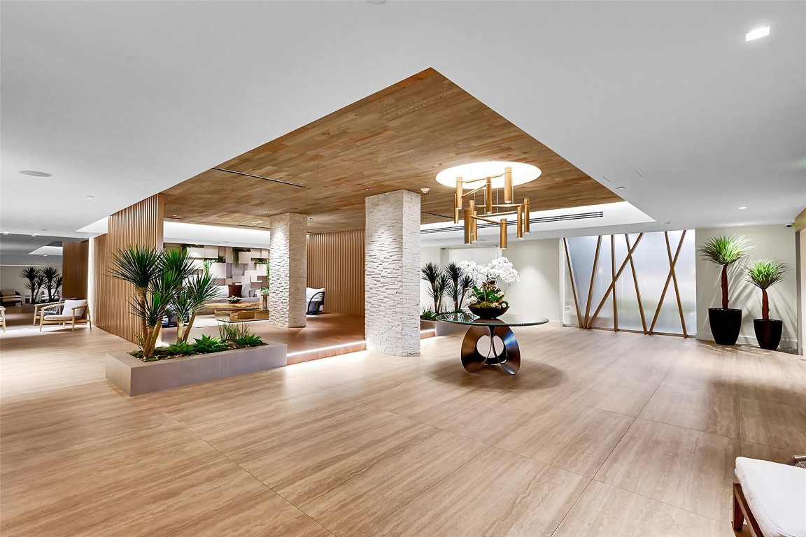 Roney Palace - Residential