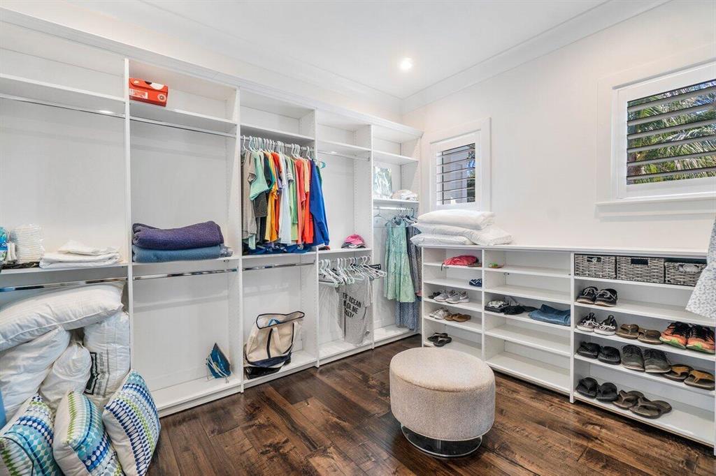 TROPIC ISLE - Residential