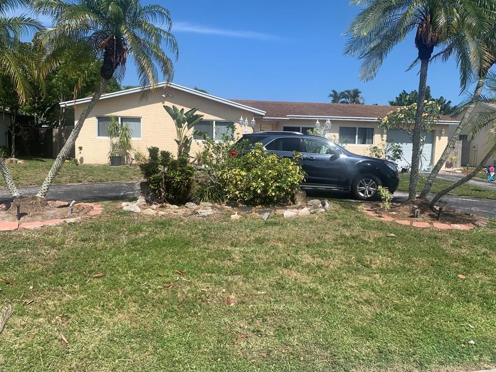 Photo of 130 E Swan Parkway E, Royal Palm Beach, FL 33411 (MLS # R10721066)