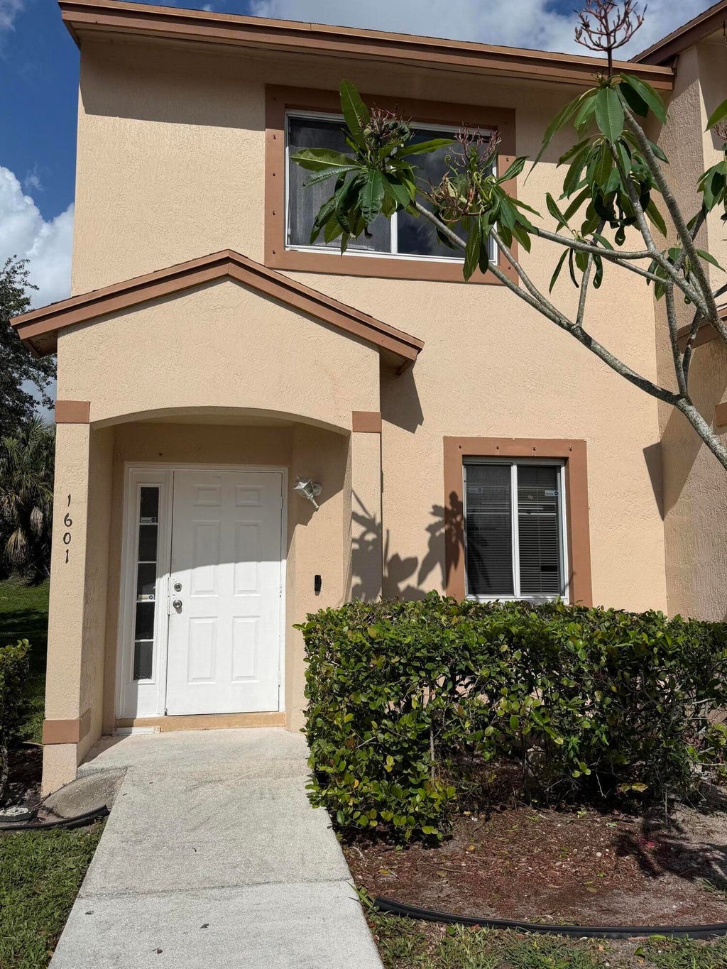 Photo of 1601 Lakeview Drive W #1601, Royal Palm Beach, FL 33411 (MLS # B26032776)