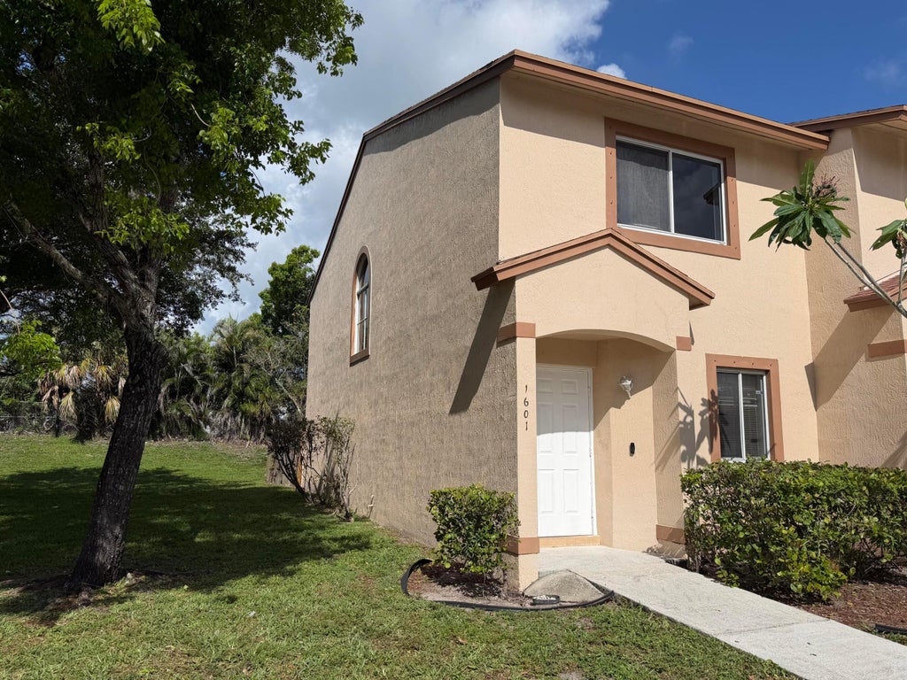 Photo of 1601 Lakeview Drive W #1601, Royal Palm Beach, FL 33411 (MLS # B26032776)