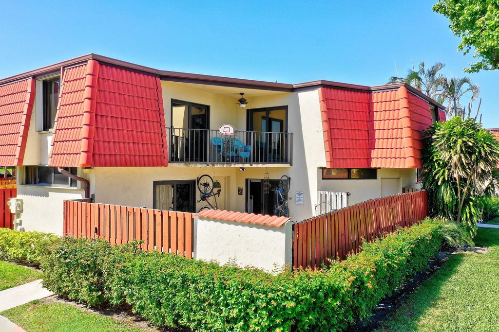 Photo of 3901 Victoria Drive #3901, West Palm Beach, FL 33406 (MLS # F10433080)